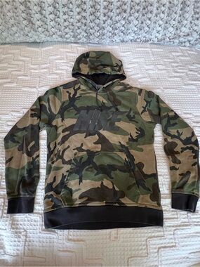 Nike Men’s Camo Pullover Hoodie – Olive/Black – Size Small